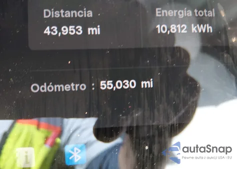 2021 Tesla Model 3 Standard Range Plus Rear-Wheel Drive z USA, uszkodzony, nr VIN 5YJ3E1EA4MF071358